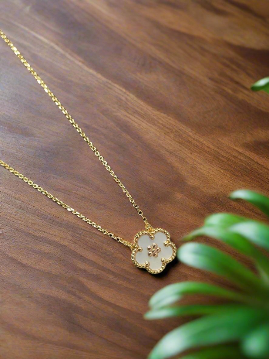 Roostick Lucky Spring Pendant Clover Necklace