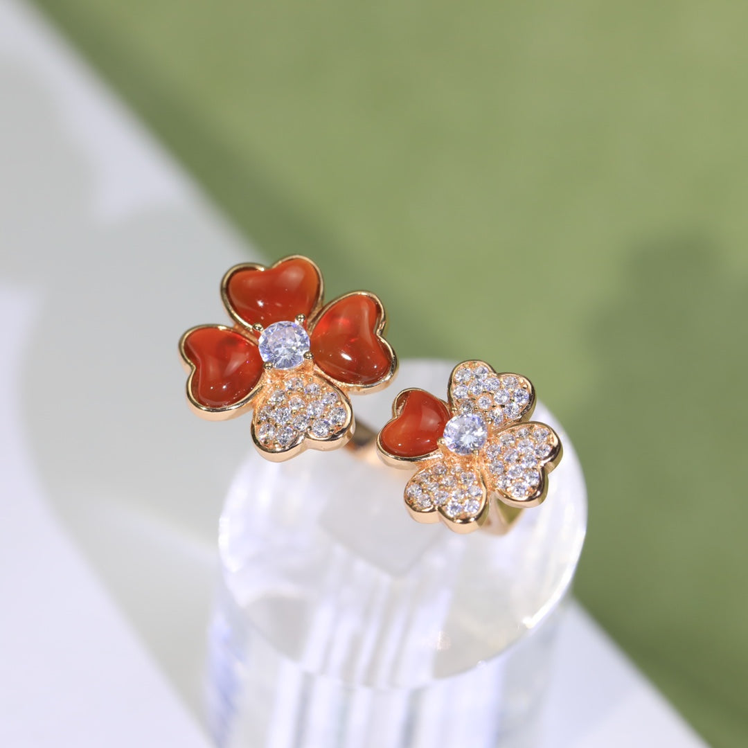 Roostick Cosmos Between the Finger Red Diamond Ring