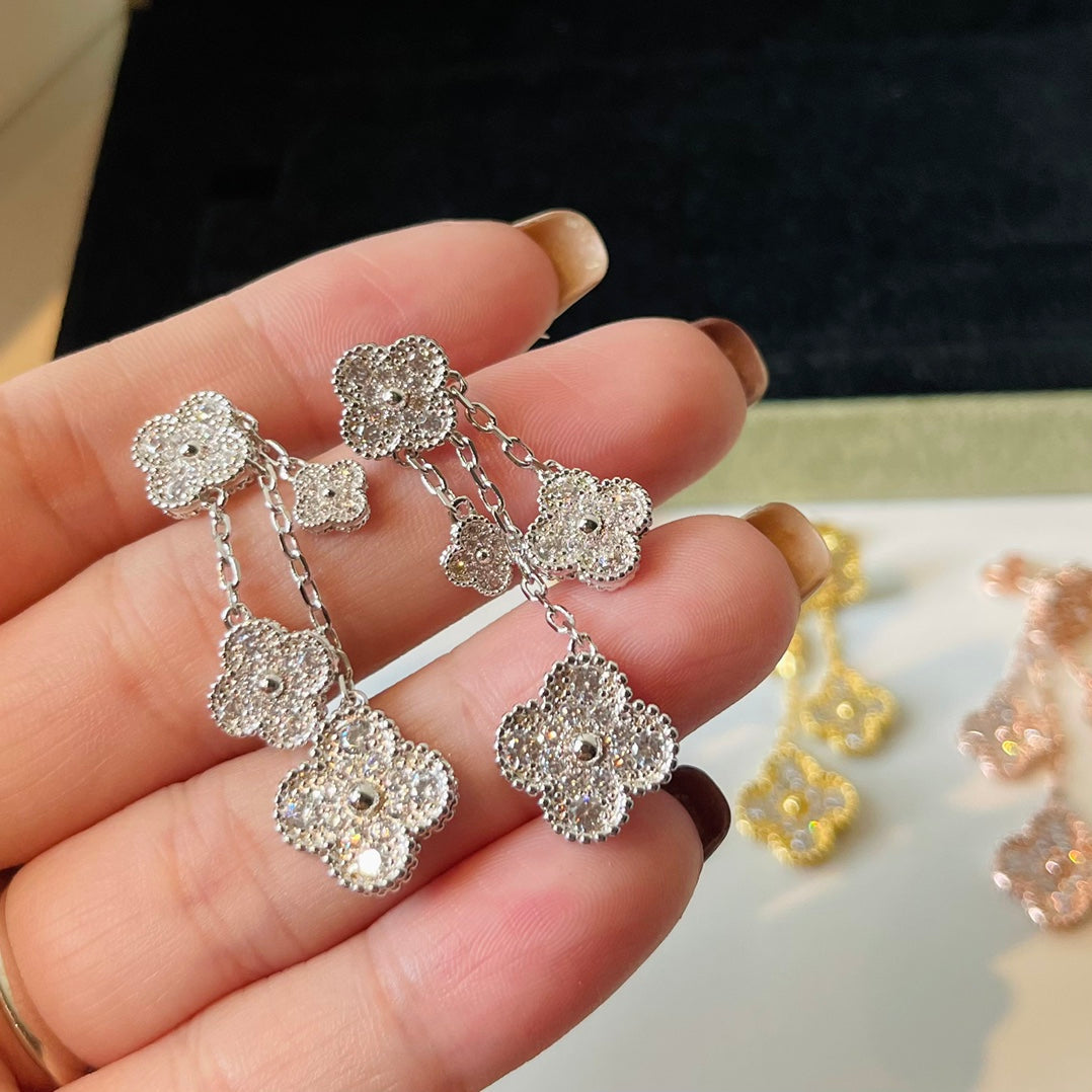 18k Magic Alhambra Four Diamonds Motifs Earrings