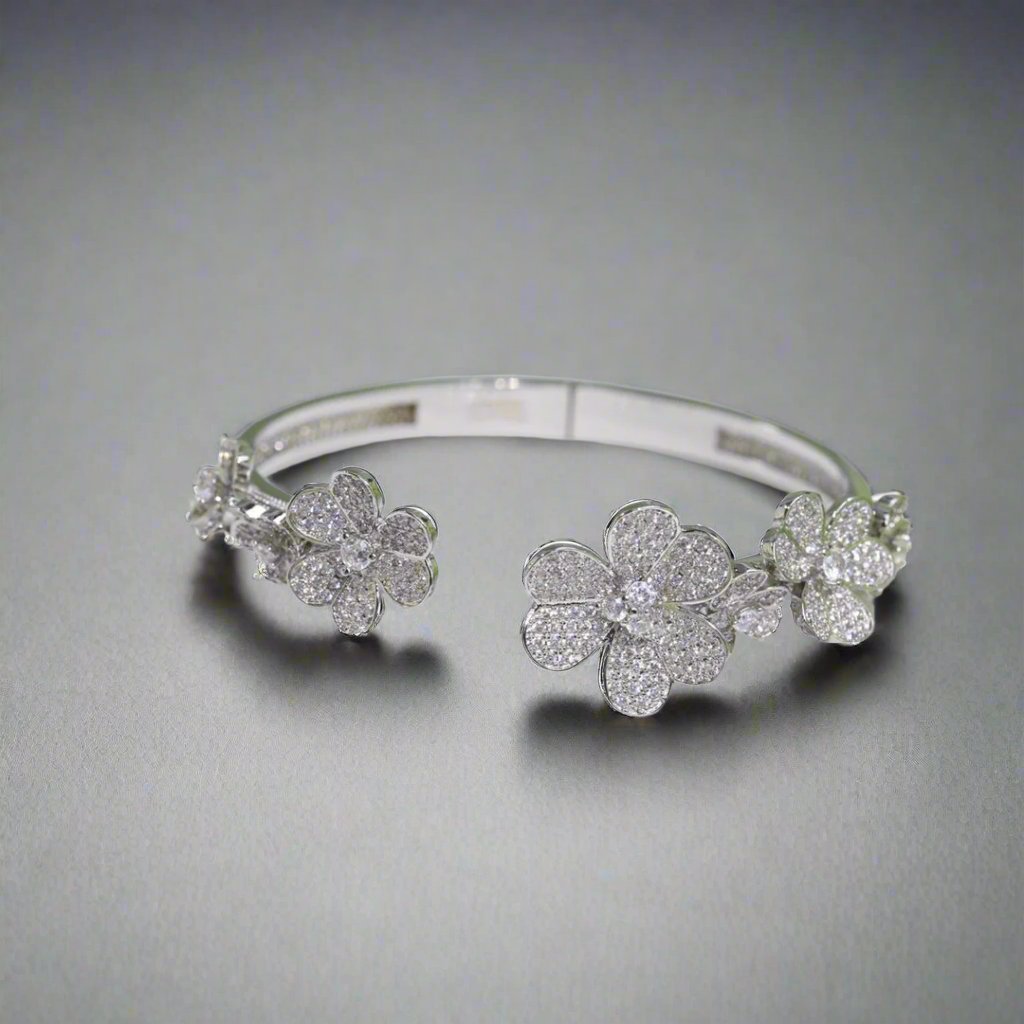Roostick Frivole Seven Flowers Diamonds Bracelet