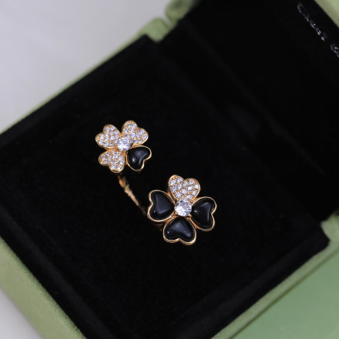 Roostick Cosmos Between The Finger Diamond Black Ring