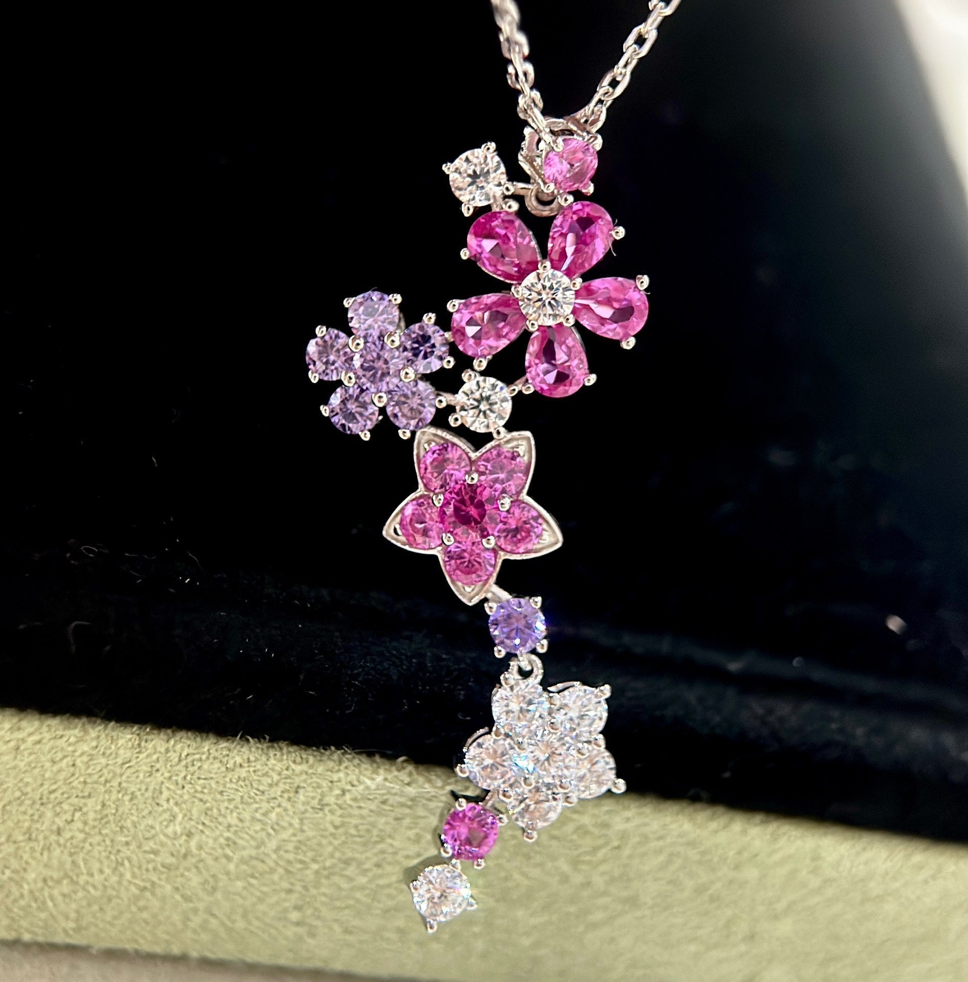 Roostick Folie Des Prés Pendant Necklace