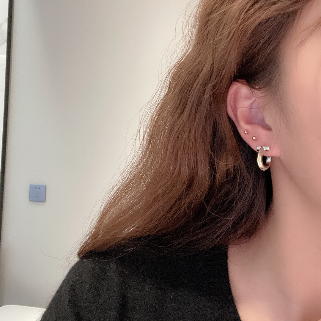 Roostick Plain T Hoop Earrings