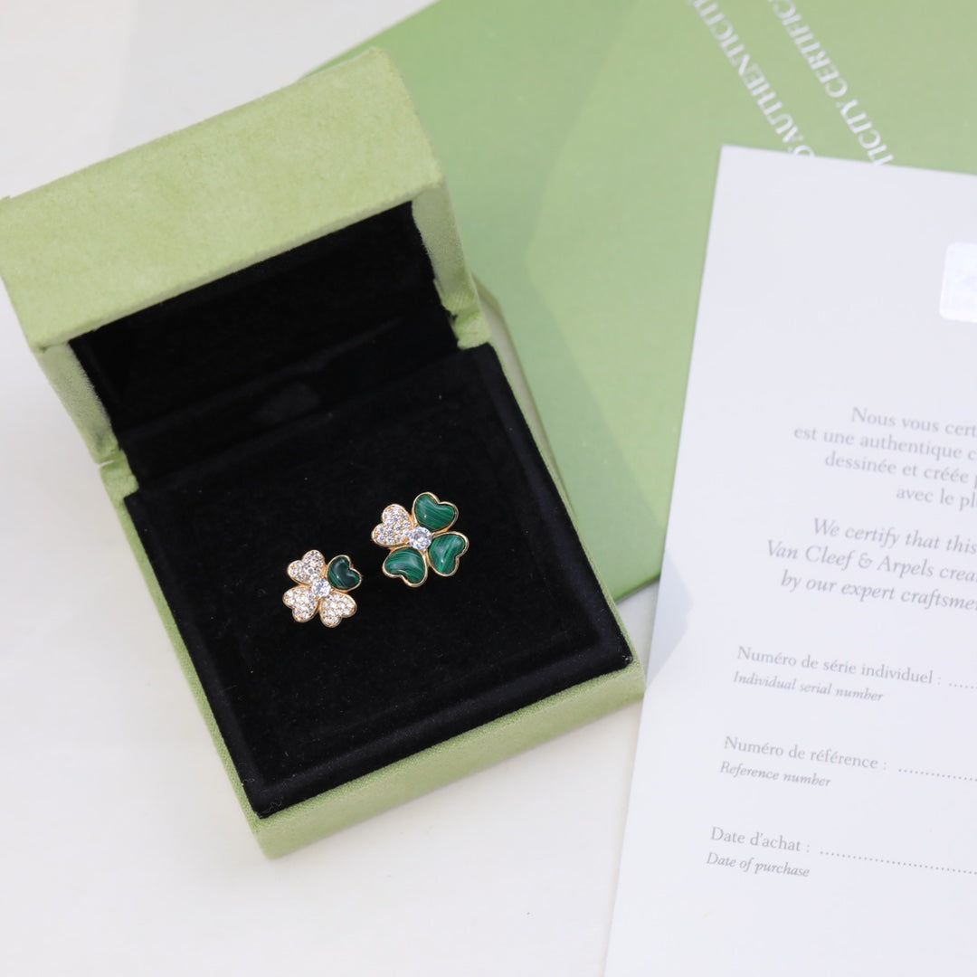 Roostick Cosmos Between The Finger Diamond Ring
