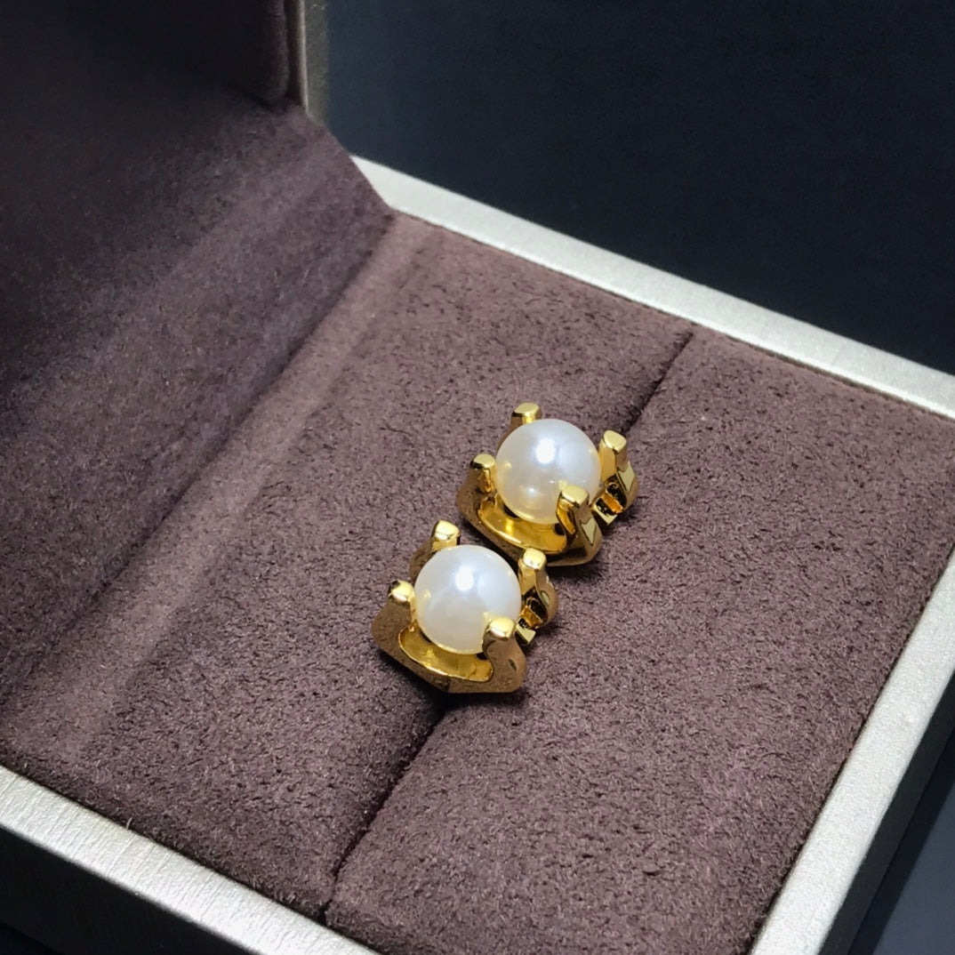 Roostick C De Pearl Earrings