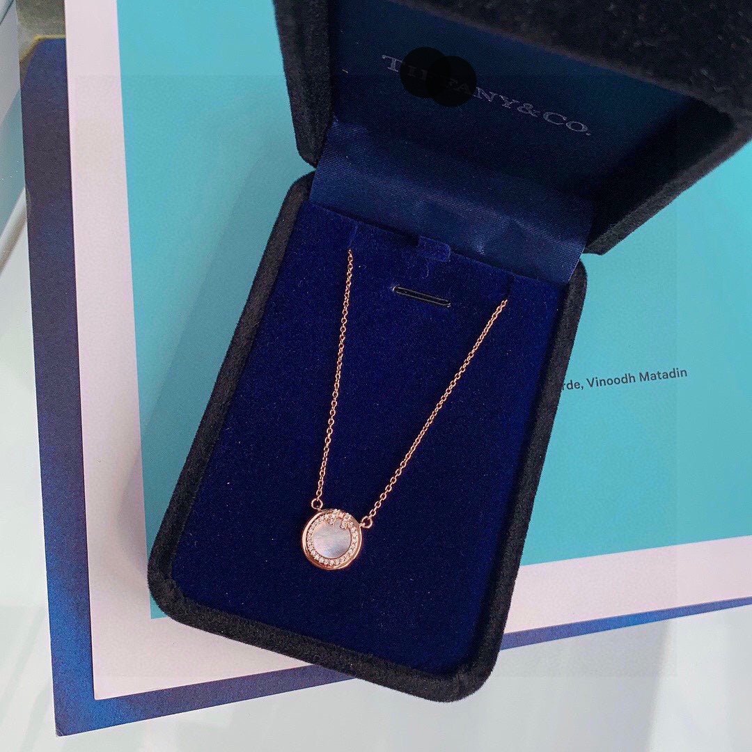 Roostick Diamond & Turquoise Circle Pendant Necklace
