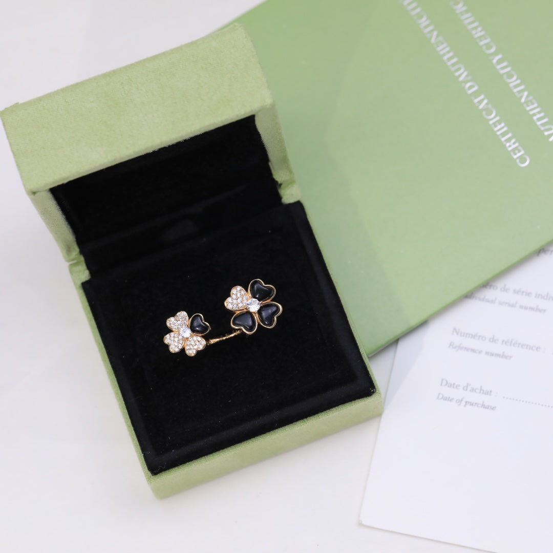 Roostick Cosmos Between The Finger Diamond Black Ring