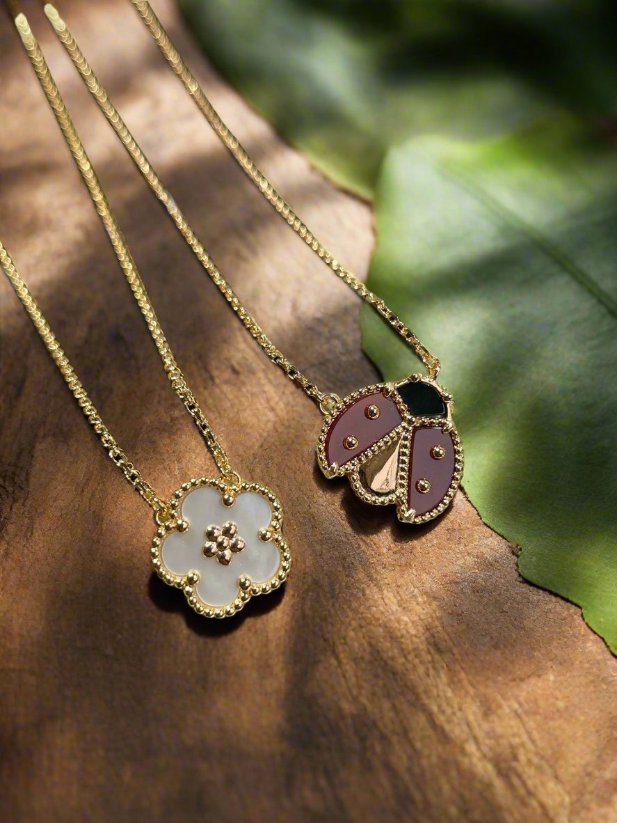 Roostick Lucky Spring Pendant Clover Necklace