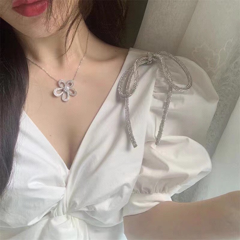 Roostick Flowerlace Pendant Necklace