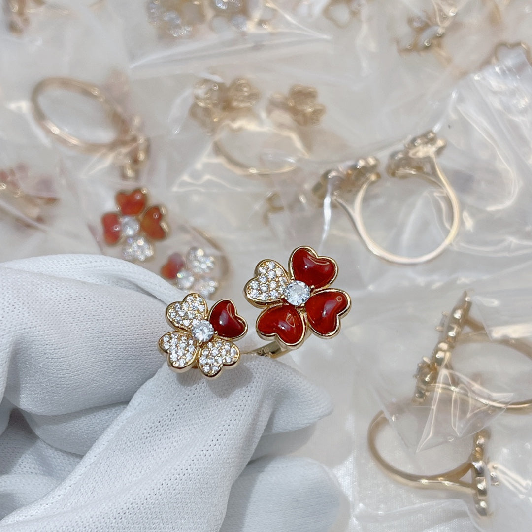 Roostick Cosmos Between the Finger Red Diamond Ring