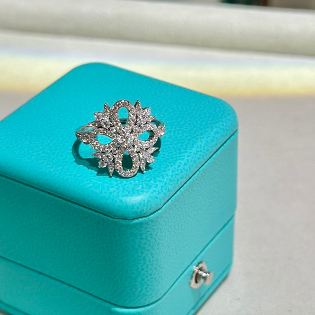 Roostick Vintage Diamond Flower Ring