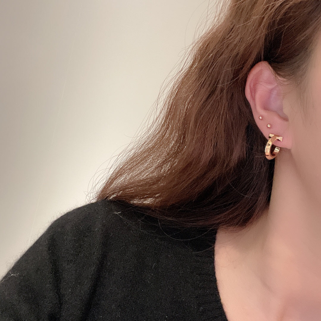 Roostick Plain T Hoop Earrings