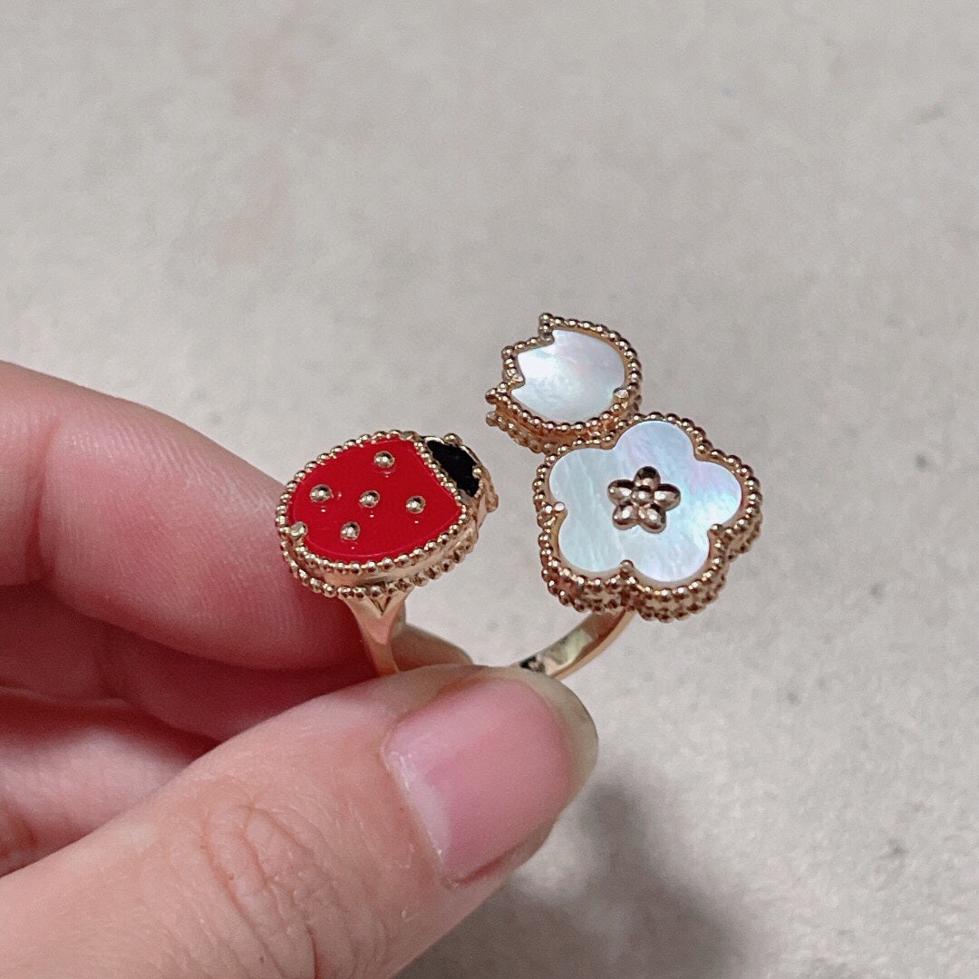 Roostick Lucky Spring Between The Finger Ring