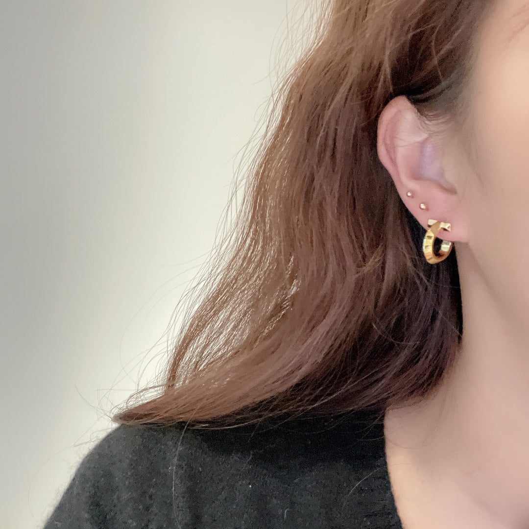 Roostick Plain T Hoop Earrings