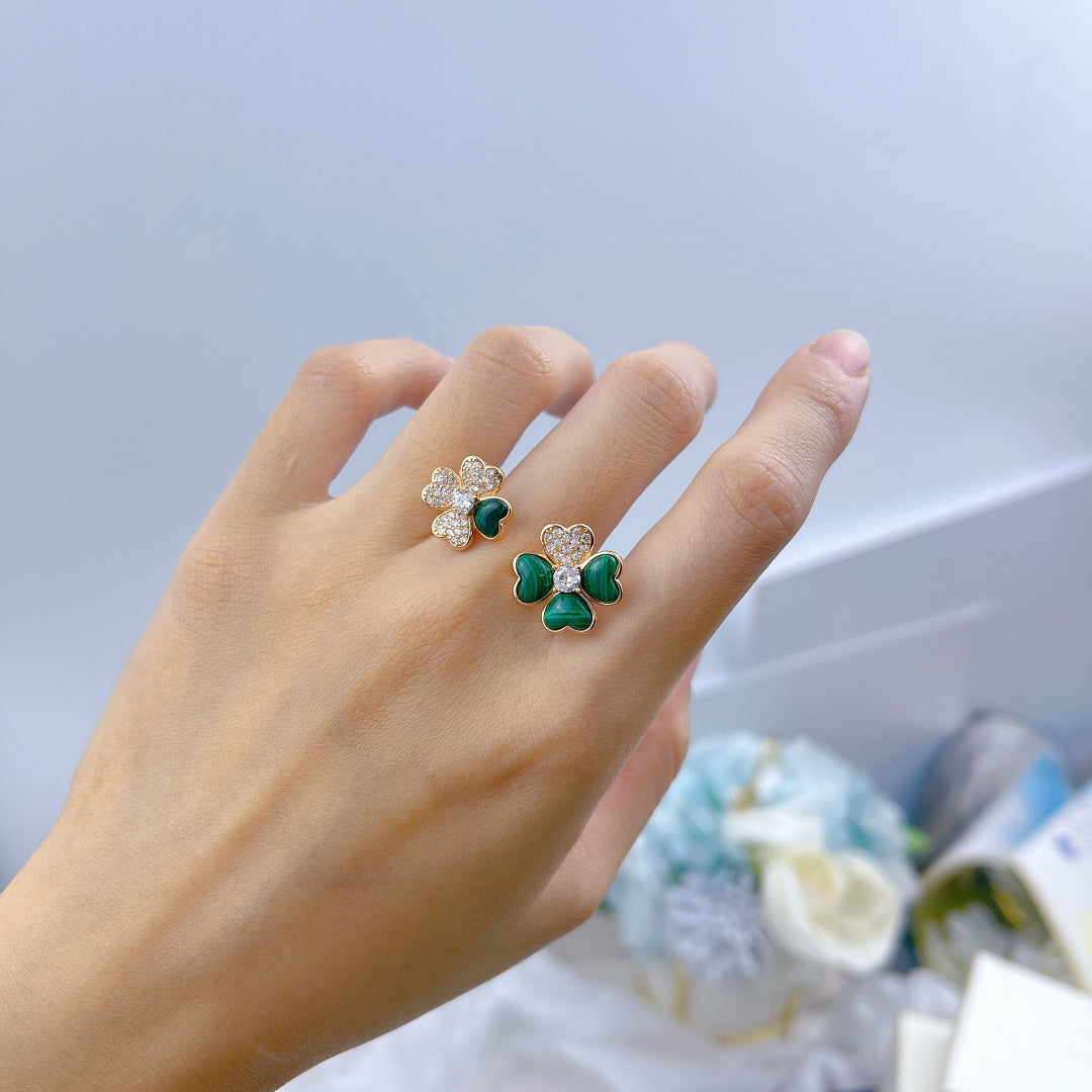 Roostick Cosmos Between The Finger Diamond Ring