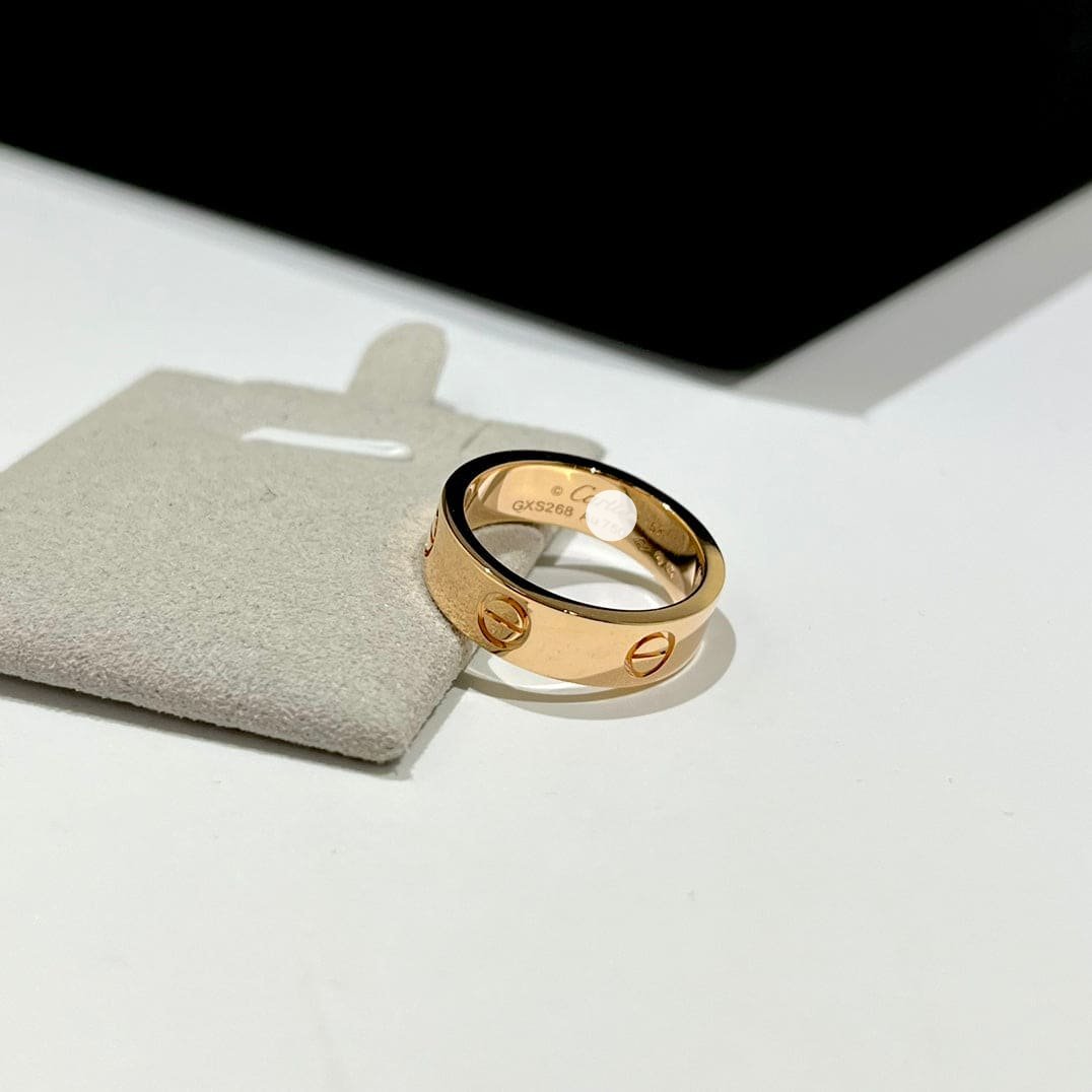 Love Wedding 6mm Ring Timeless Elegance