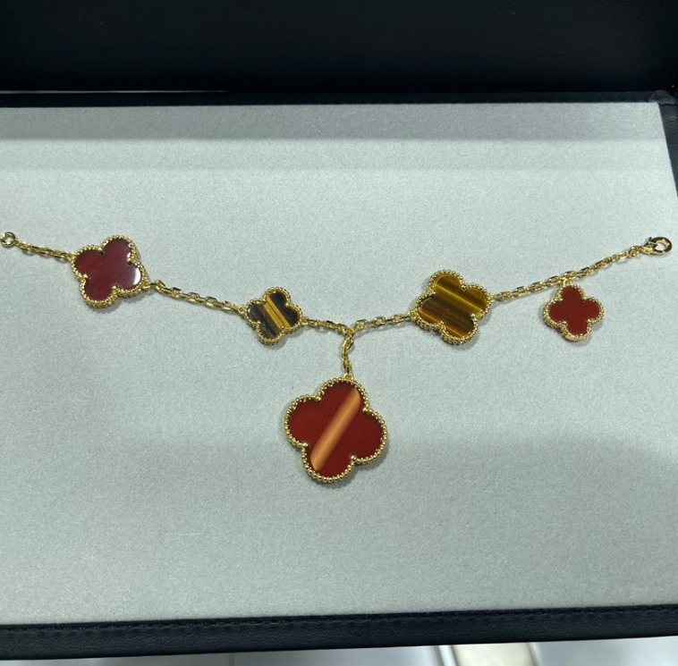 Lucky Carnelian And Tiger’s Eye Alhambra Bracelet