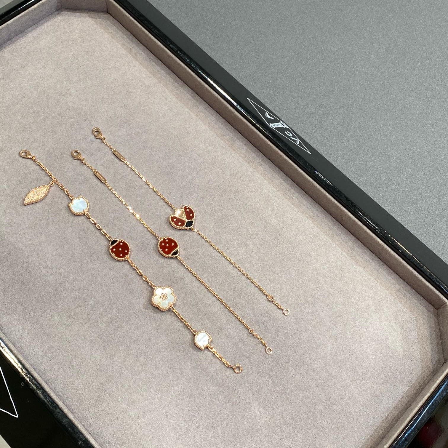 Lucky Spring Five Motifs Clover Bracelet