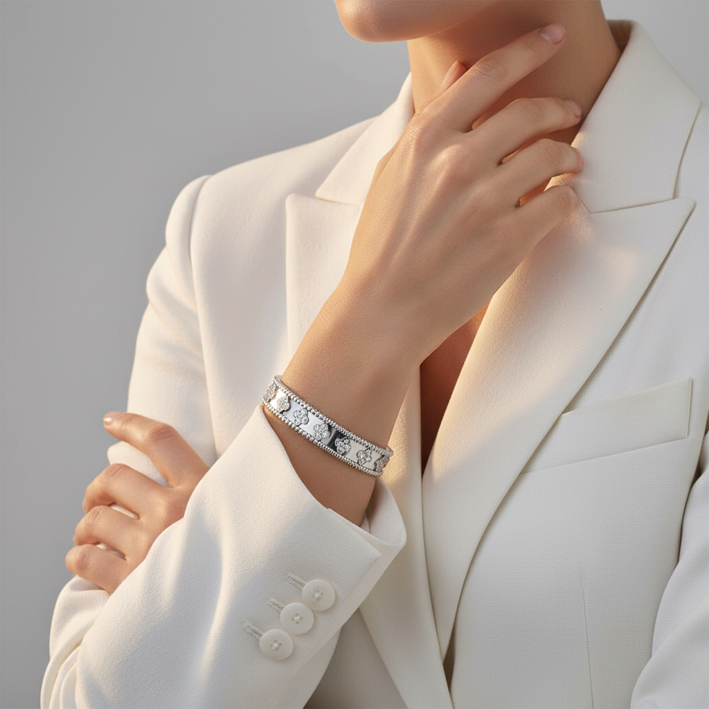 Perlée Clovers Bracelet In 18K