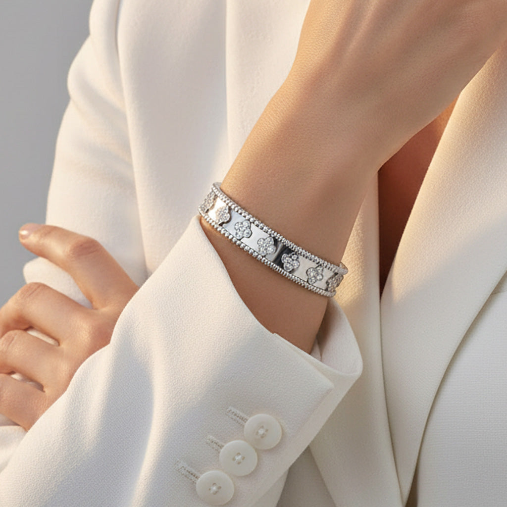 Perlée Clovers Bracelet In 18K