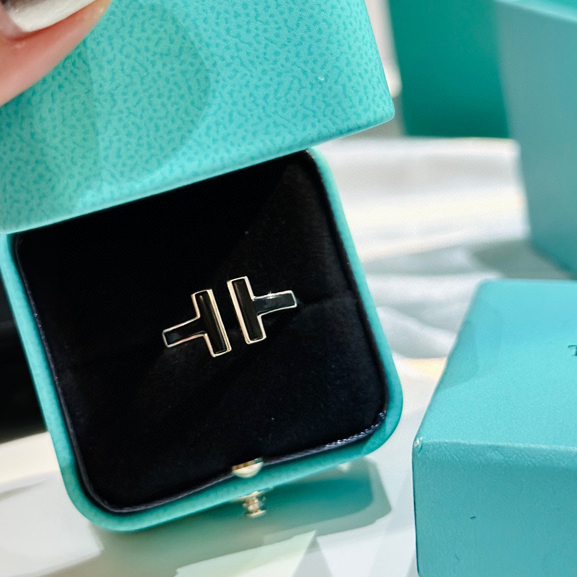 T Black Onyx Wire Ring