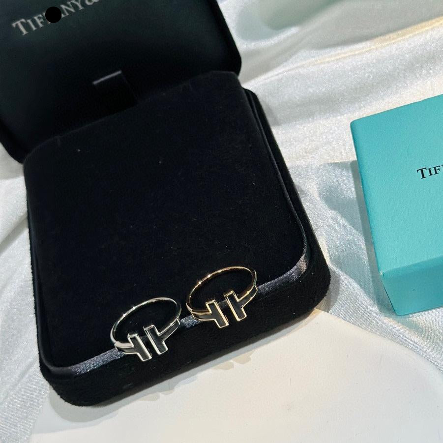 T Black Onyx Wire Ring