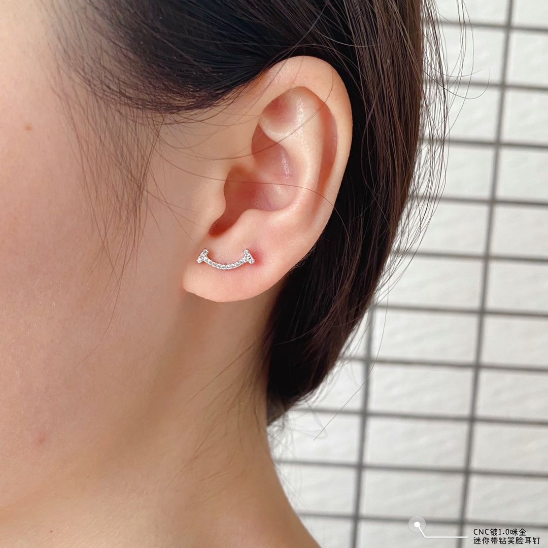 T Smile Diamond Earrings