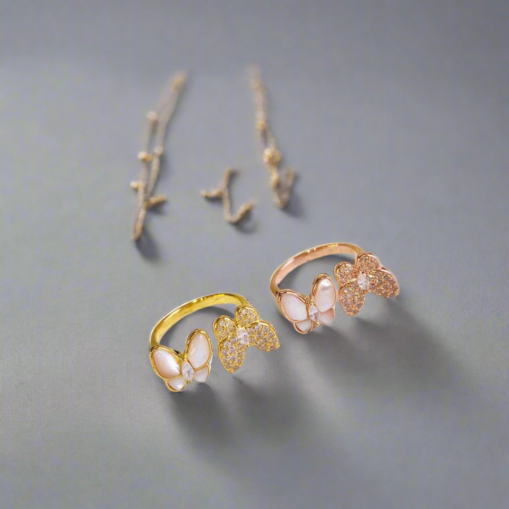 Two Butterfly Between The Finger Pearl Ring