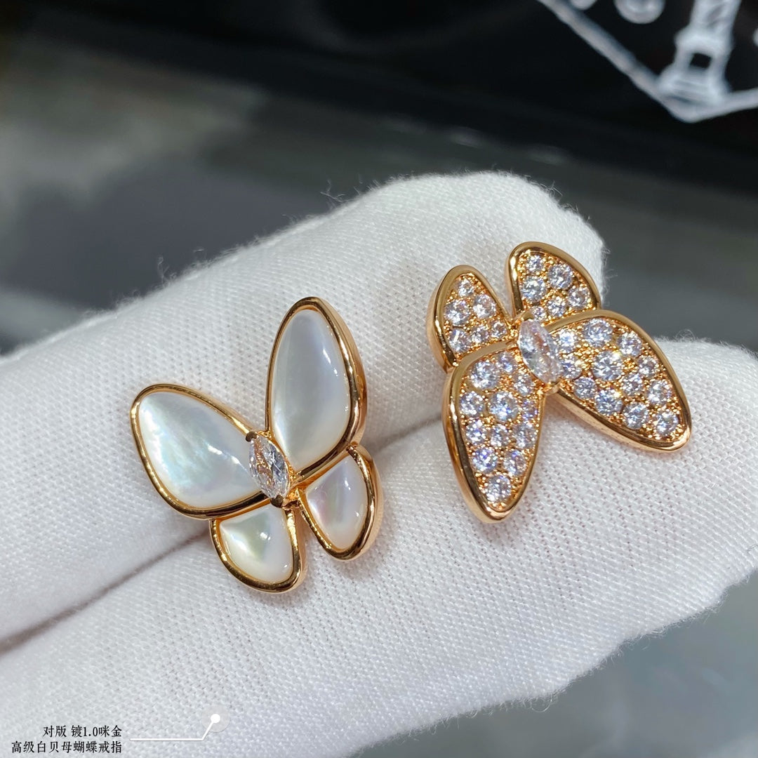 Two Butterfly Between The Finger Pearl Ring