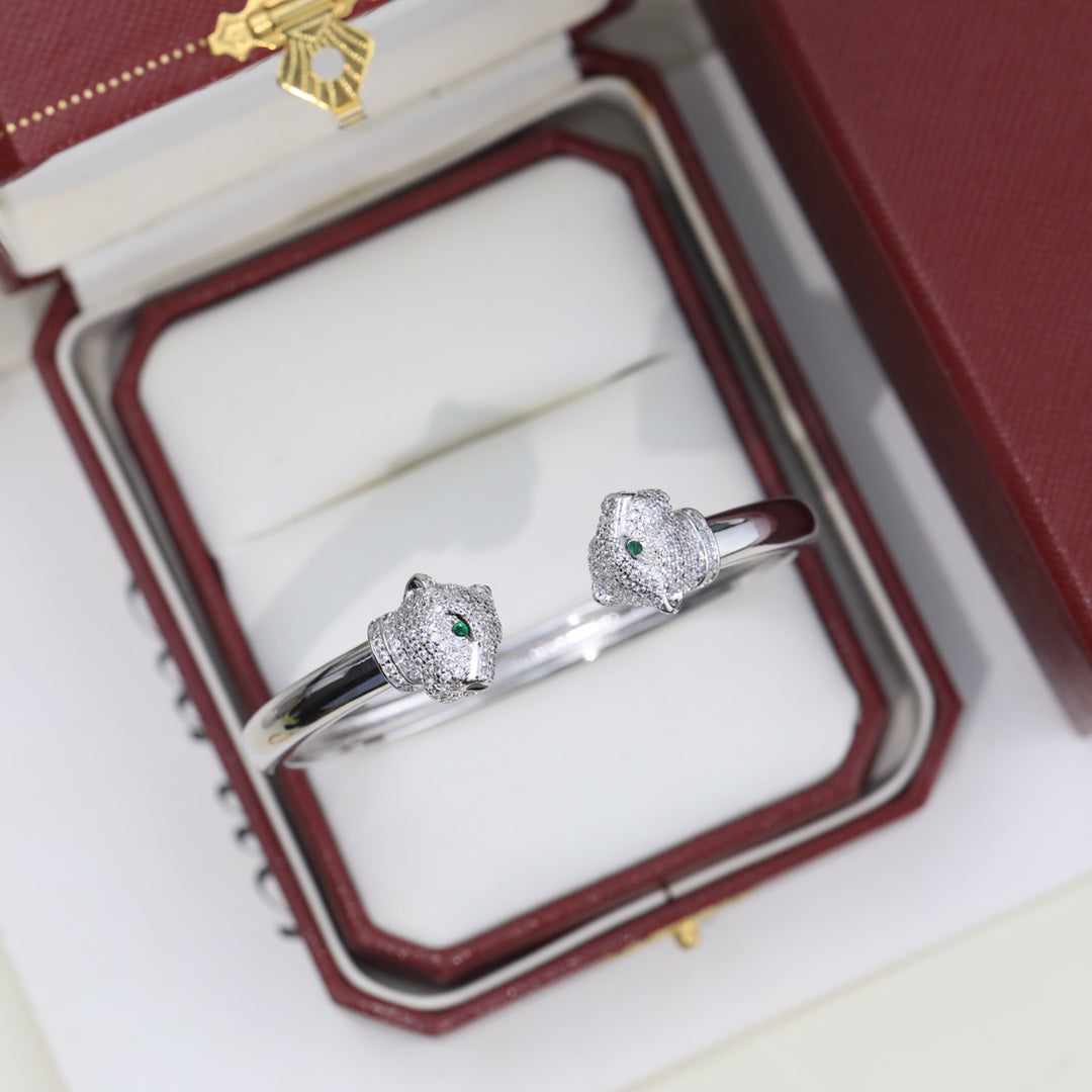 Two Panthère de Bracelet