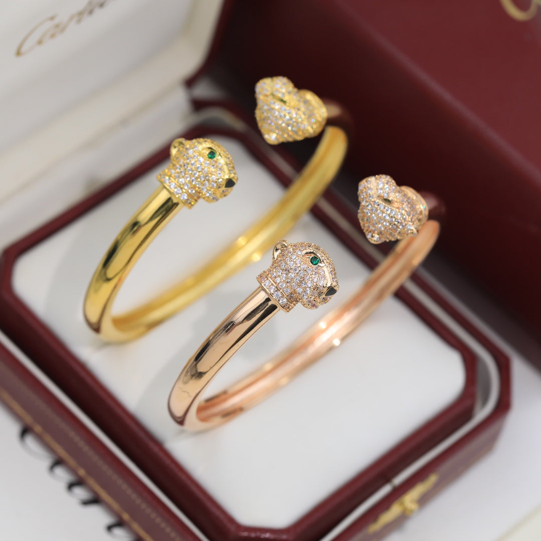 Two Panthère de Bracelet