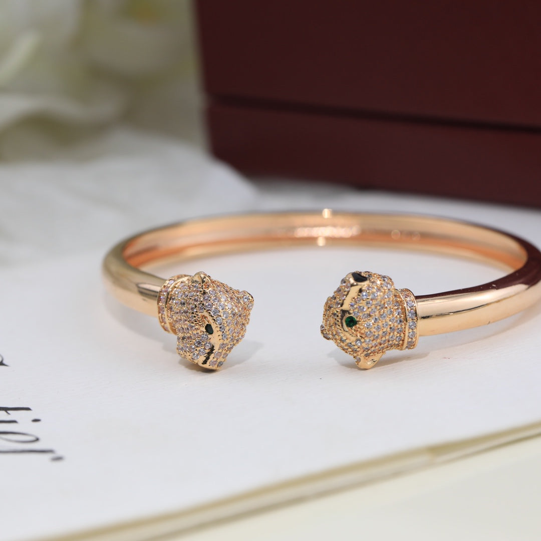 Two Panthère de Bracelet