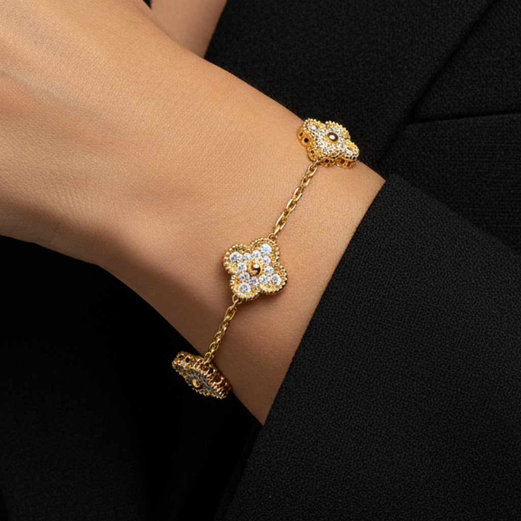 Vintage Alhambra Diamonds Clover Bracelet
