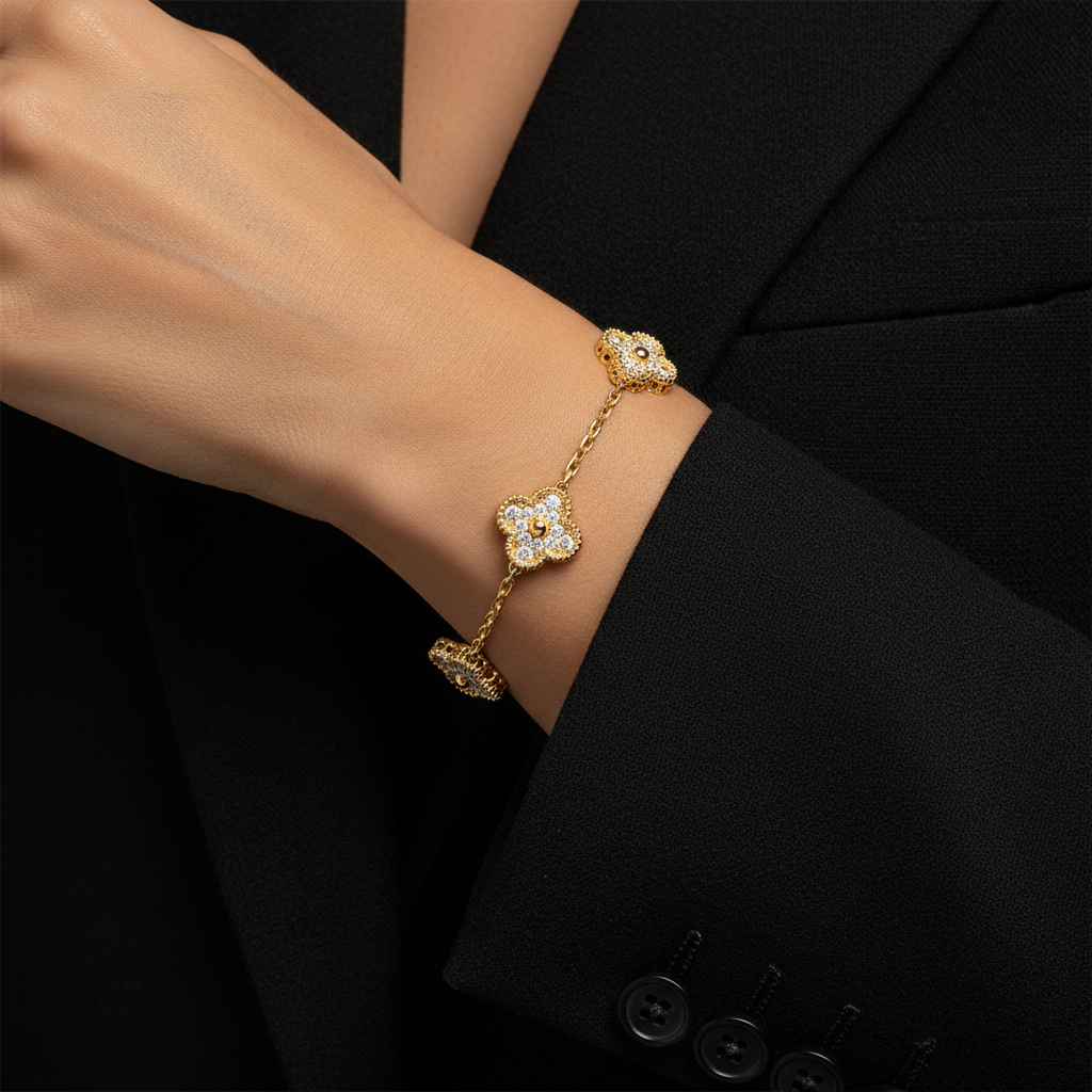 Vintage Alhambra Diamonds Clover Bracelet